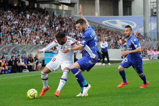 Alexandre Lacazette (lyon) vs Mathieu Peybernes (bastia) FOOTBALL : Lyon vs Bastia - Ligue 1 - 15 04 2015 FredericChambert Panoramic 