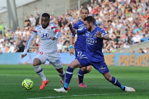 Alexandre Lacazette (lyon) vs Mathieu Peybernes (bastia) FOOTBALL : Lyon vs Bastia - Ligue 1 - 15 04 2015 FredericChambert Panoramic 