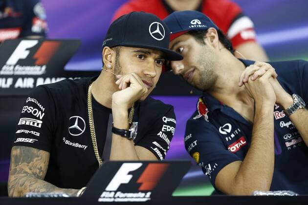 Motorsports: FIA Formula One World Championship WM Weltmeisterschaft 2015, Grand Prix of Bahrain, 44 Lewis Hamilton (GBR, Mercedes AMG Petronas Formula One Team), 3 Daniel Ricciardo (AUS, Infiniti Red Bull Racing), xHOCHxZWEIx