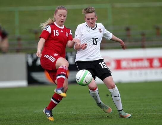 SOCCER - UEFA U17 U 17 EURO, quali, AUT vs DEN SANKT POELTEN,AUSTRIA,16.APR.15 - WOMEN SOCCER - UEFA Womens Under-17 European Championship EM Europameisterschaft 2015, qualification, OEFB international match Länderspiel Austria vs Denmark. Image shows Tanja Hymoller (DEN) and Sandra Mayrhofer (AUT). GEPAxpictures xWalterxLuger 