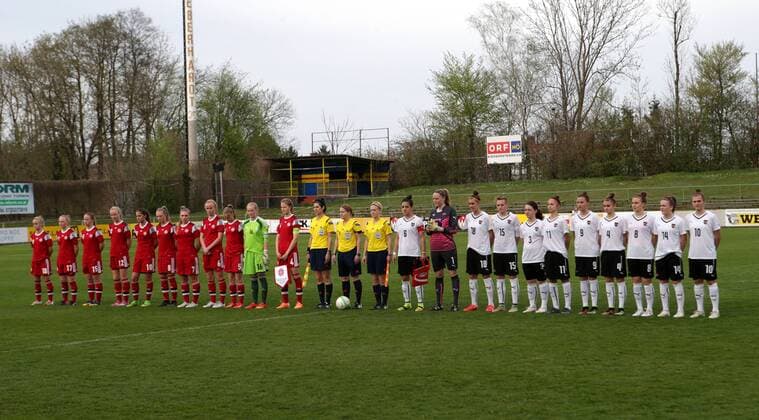 SOCCER - UEFA U17 U 17 EURO, quali, AUT vs DEN SANKT POELTEN,AUSTRIA,16.APR.15 - WOMEN SOCCER - UEFA Womens Under-17 European Championship EM Europameisterschaft 2015, qualification, OEFB international match Länderspiel Austria vs Denmark. Image shows the team of Denmark and the team of Austria. GEPAxpictures xWalterxLuger 