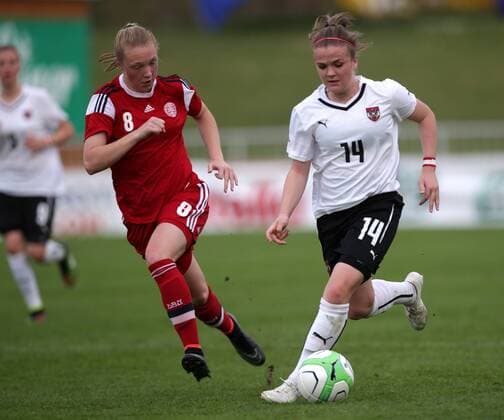 SOCCER - UEFA U17 U 17 EURO, quali, AUT vs DEN SANKT POELTEN,AUSTRIA,16.APR.15 - WOMEN SOCCER - UEFA Womens Under-17 European Championship EM Europameisterschaft 2015, qualification, OEFB international match Länderspiel Austria vs Denmark. Image shows Emma Andersen (DEN) and Julia Kofler (AUT). GEPAxpictures xWalterxLuger 