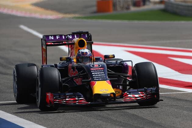 17.04.2015 - Free Practice 1, Daniel Ricciardo (AUS) Red Bull Racing RB11 Bahrain Grand Prix, Sakhir 16 - 19 April 2015 