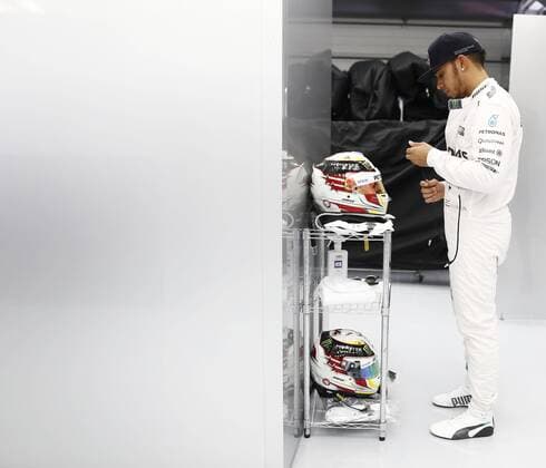 Motorsports: FIA Formula One World Championship WM Weltmeisterschaft 2015, Grand Prix of Bahrain, 44 Lewis Hamilton (GBR, Mercedes AMG Petronas Formula One Team), xHOCHxZWEIx
