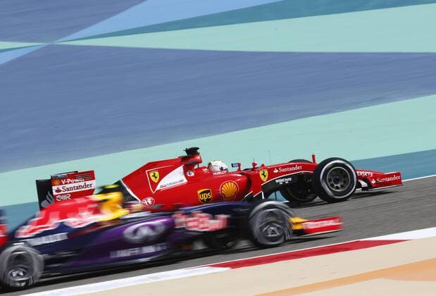 Motorsports: FIA Formula One World Championship WM Weltmeisterschaft 2015, Grand Prix of Bahrain, 5 Sebastian Vettel (GER, Scuderia Ferrari), 26 Daniil Kvyat (RUS, Infiniti Red Bull Racing), xHOCHxZWEIx
