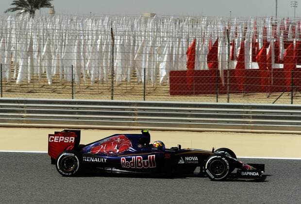 Daniel Ricciardo, Red Bull Racing, formula 1 GP, Bahrain in Manama Shakir 18.04.2015 Photo:mspb Lukas Gorys Daniel Ricciardo, formula 1 GP, Bahrain