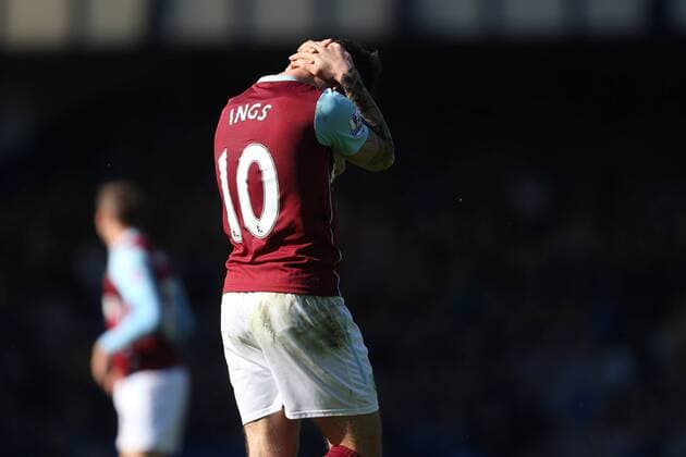 Danny Ings of Burnley looks dejected - Everton vs. Burnley - Barclay s Premier League - Goodison Park - Liverpool - 18 04 2015 Pic Philip Oldham Sportimage EDITORIAL USE ONLY. No use with unauthorised audio, video, data, fixture lists, club league logos or live services. Online in-match use limited to 120 images, no video emulation. No use in betting, games or single club league player publications.