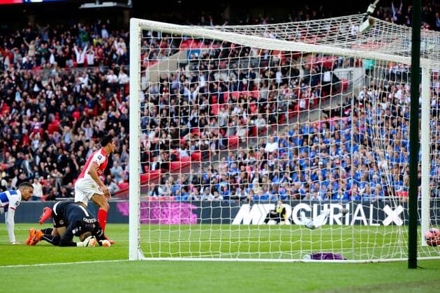 Alexis Sanchez of Arsenal scoring - FA Cup Semi Final - Reading v Arsenal - Wembley Stadium - London - 18 04 2015 - Pic Charlie Forgham-Bailey Sportimage EDITORIAL USE ONLY. No use with unauthorised audio, video, data, fixture lists, club league logos or live services. Online in-match use limited to 120 images, no video emulation. No use in betting, games or single club league player publications.