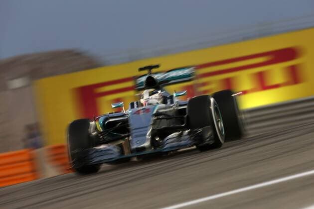 18.04.2015 - Qualifying, Lewis Hamilton (GBR) Mercedes AMG F1 W06 Bahrain Grand Prix, Sakhir 16 - 19 April 2015 