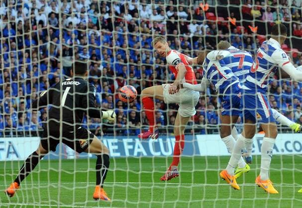 Football - 2014 2015 FA Cup - Semi-Final: Reading vs. Arsenal Per Mertesacker of Arsenal goes close with an early header at Wembley. COLORSPORT ANDREW COWIE 