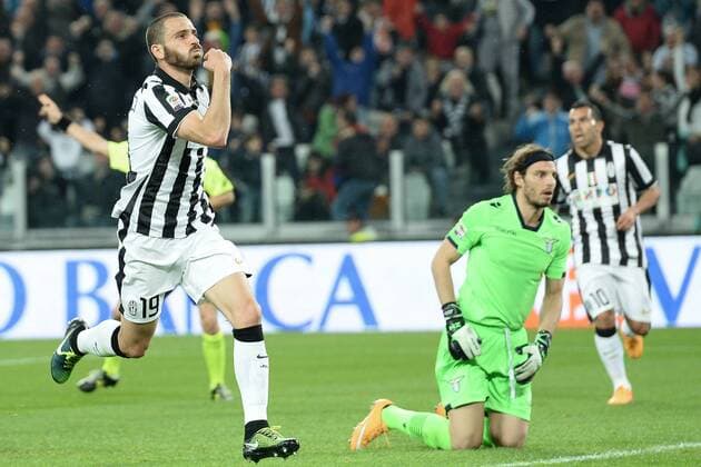 Serie A Juventus Turin - Lazio Rom Torjubel Leonardo Bonucci 