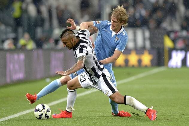 Aktuell Fußball, Italien, Serie A, Juventus Turin - Lazio Rom Dusan Basta Lazio, Arturo Vidal Juventus Serie A Juventus Turin - Lazio Rom filippoxalfero