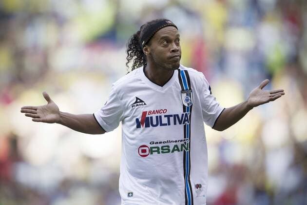 MEXICO CITY, April 18, 2015 -- Queretaro s Ronaldinho celebrates his score during the match corresponding to the Day 14 of the 2015 Closing Tournament of the MX League against America, held in Azteca Stadium in Mexico City, capital of Mexico, April 18, 2015. Alejandro Ayala) (da) (SP)MEXICO-MEXICO CITY-SOCCER-AMERICA VS QUERETARO e AlejandroxAyala 