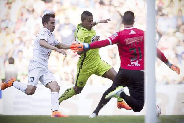 MEXICO CITY, April 18, 2015 -- America s Michael Arroyo (C) vies the ball with Queretaro s George Corral (L) and goalkeeper Tiago Volpi during the match corresponding to the Day 14 of the 2015 Closing Tournament of the MX League, held in Azteca Stadium in Mexico City, capital of Mexico, April 18, 2015. Alejandro Ayala) (da) (SP)MEXICO-MEXICO CITY-SOCCER-AMERICA VS QUERETARO e AlejandroxAyala 