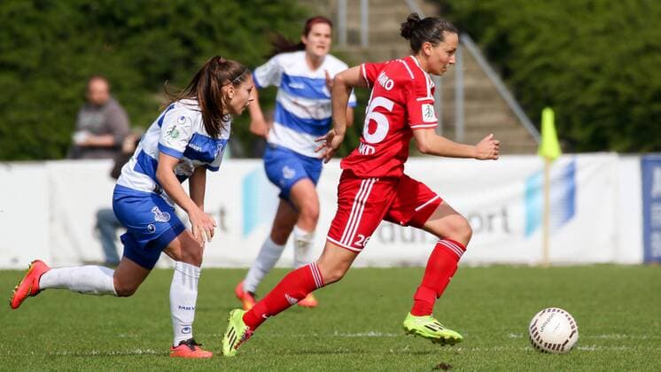 v.li.: Carmen Pulver (MSV Duisburg), Ilaria Mauro (SC Sand), Fussball, Allianz Frauen-Bundesliga, MSV Duisburg - SC Sand, xozx