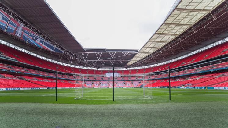 Football - 2014 2015 - FA Cup Semi Final, - Aston Villa Vs Liverpool, Wembley Stadium prepares to greet the fans and teams from Aston Villa and Liverpool. COLORSPORT DANIEL BEARHAM  AST_LIV
