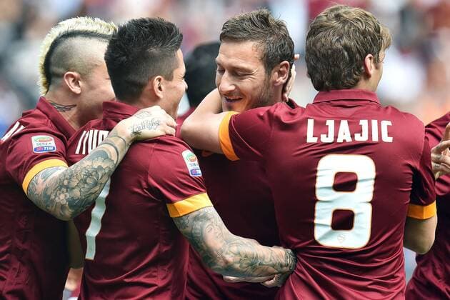 Esultanza Francesco Totti dopo il gol su calcio di rigore. Goal celebration Roma 19-04-2015 Stadio Olimpico, Football Calcio Campionato Italiano Serie A AS Roma - FC Atalanta Bergamo Foto AndreaxStaccioli Insidefoto andreaxstaccioli