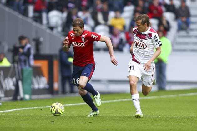Nolan Roux (Lille) vs Clement Chantome (Bordeaux) FOOTBALL : losc OSC Lille vs Girondins Bordeaux - Ligue 1 - 19 04 2015 - GwendolineLeGoff Panoramic 