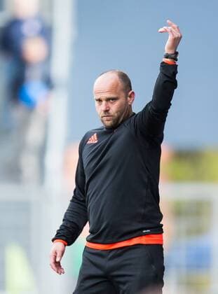 Berlin, Deutschland, 19.04.2015: Fußball 1. Bundesliga Frauen Saison 2014 2015 - 1. FFC Turbine Potsdam - Bayer Leverkusen. Trainer Thomas Obliers (Bayer Leverkusen)