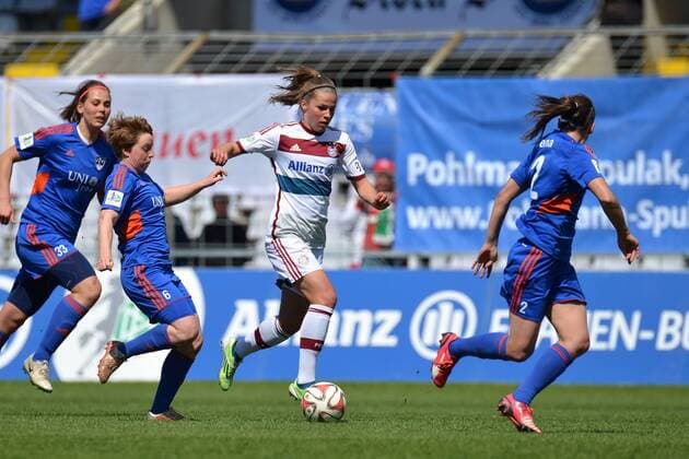 v.li.: Carolin Schiewe (FF USV Jena) Susann Utes (FF USV Jena) Melanie Leupolz (FC Bayern München) Pia Percival (FF USV Jena), Fussball, Allianz Frauen-Bundesliga, FC Bayern München - FF USV Jena, xslx