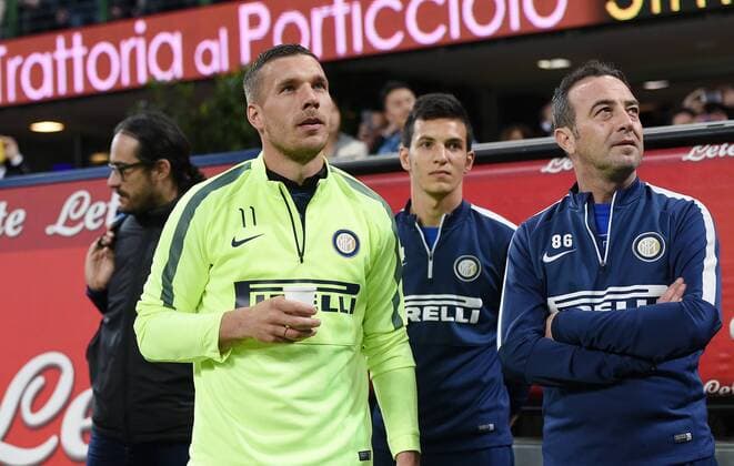 FUSSBALL INTERNATIONAL SERIE A SAISON 2014 2015 31. Spieltag Inter Mailand - AC Mailand 19.04.2015 Lukas Podolski (li, Inter Mailand) nur auf der Ersatzbank 