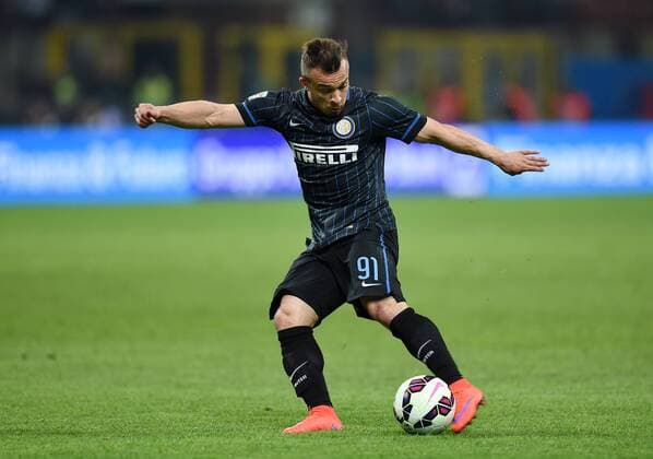 FUSSBALL INTERNATIONAL SERIE A SAISON 2014 2015 31. Spieltag Inter Mailand - AC Mailand 19.04.2015 Xherdan Shaqiri (Inter Mailand) am Ball 