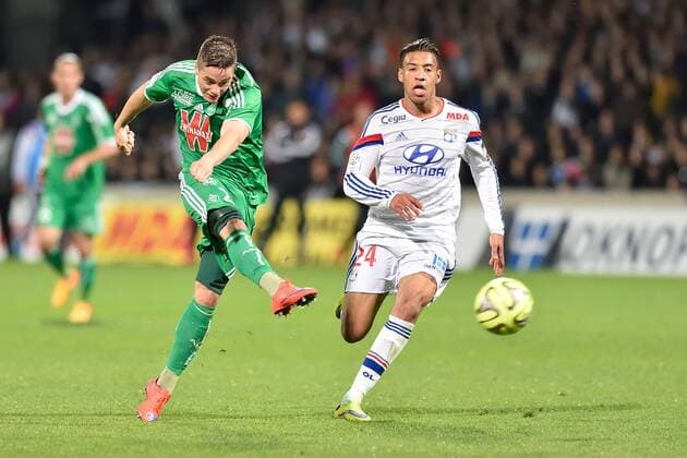 Corentin Tolisso (lyon) vs Romain Hamouma (saint etienne) FOOTBALL : Lyon vs Saint Etienne - Ligue 1 - 19 04 2015 FredericChambert Panoramic 