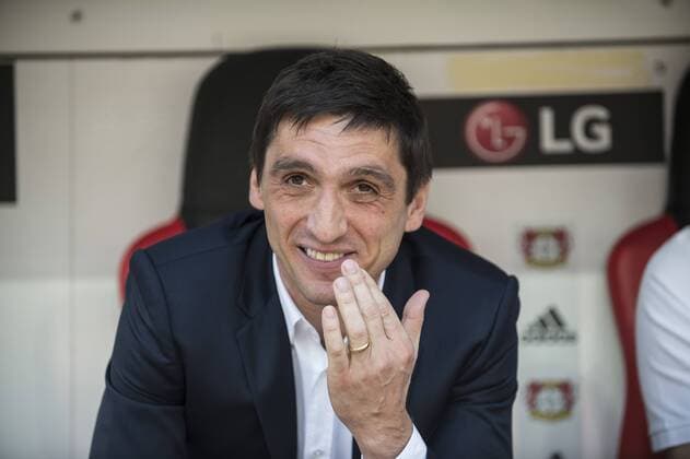 Trainer Tayfun KORKUT (H) Fussball 1. Bundesliga, 29.Spieltag, Bayer 04 Leverkusen (LEV) - Hannover 96 (H) 4:0, am 18.04.2015 in Leverkusen Deutschland.