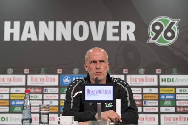 21.04.2015, AWD Arena, Hannover, Pressekonferenz von Hannover 96 zur Verpflichtung von Michael Frontzeck als neuen Trainer, im Bild Michael Frontzeck (Trainer, Hannover 96) Pressekonferenz Hannover 96