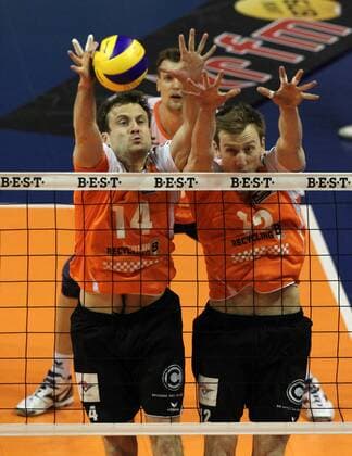 Tomas Kmet, Paul Carroll Blockabwehr Volleyball Bundesliga Herren Play Off Finale um die Deutsche Meisterschaft Saison 2014 2015 22.04.2015 BR Volleys Berlin vs. VfB Friedrichshafen