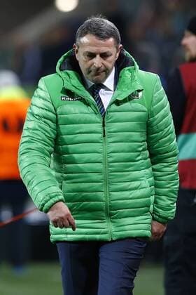 16.04.2015, Volkswagen Arena, Wolfsburg, GER, UEFA EL, Viertelfinale, Hinspiel, VfL Wolfsburg (GER) vs SSC Neapel (IT), im Bild Klaus Allofs (Geschaeftsfuehrer VfL Wolfsburg) ist enttaeuscht VfL Wolfsburg vs SSC Neapel