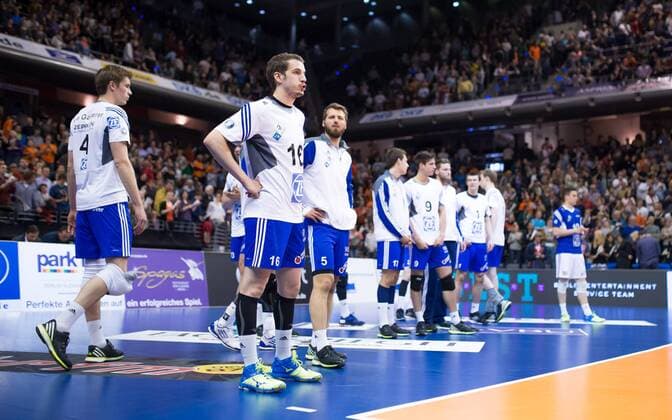 Berlin, Deutschland, 22.04.2015: Volleyball Bundesliga Playoffs Finale Spiel 2 (Best of Five) Saison 2014 2015 - Berlin Recycling Volleys - VfB Friedrichshafen. Frust Friedrichshafen mit Benjamin Toniutti (Friedrichshafen 16)