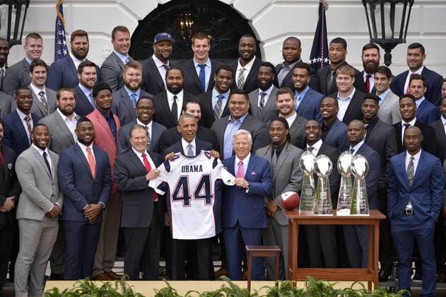 WUHAN, April 23, 2015 -- U.S. President Barack Obama (front C) poses for photos with New England Patriots at a ceremony honoring the Super Bowl Champion New England Patriots on the South Lawn of the White House in Washington D.C., the United States, April 23, 2015. ) (SP)U.S.-WASHINTON D.C.-FOOTBALL-NEW ENGLAND PATRIOTS YinxBogu 