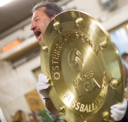 23.04.2015, Guertlerei Schnitzhofer, Faistenau, AUT, 1. FBL, Neuer Bundesliga Meisterteller, im Bild Walter Schnitzhofer mit dem neuen Bundesliga Meisterteller during the Presentation of the new Austrian Football Bundesliga Champions Trophy at the Guertlerei Schnitzhofer, Faistenau, Austria on 2015 04 23.  EX_JFK  