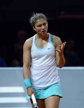 Sara Errani (ITA) ärgert sich über einen verlorenen Punkt. Porsche Grand Prix, 2015, Stuttgart, Germany.