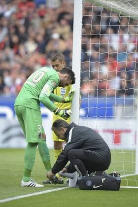 Salvatore Sirigu (PSG) FOOTBALL : Paris Saint Germain PSG - OSC Lille LOSC - - Ligue 1 - 25 04 2015 JBAutissier Panoramic 