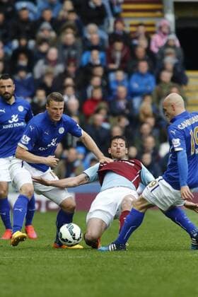 25.04.2015. Burnley, England. Barclays Premier League. Burnley versus Leicester City. Burnley s Lukas Jutkiewicz is outnumbered by Robert Huth by and Esteban Cambiasso of Leicester City. xAlanxMartinx  ActionPlus11615700