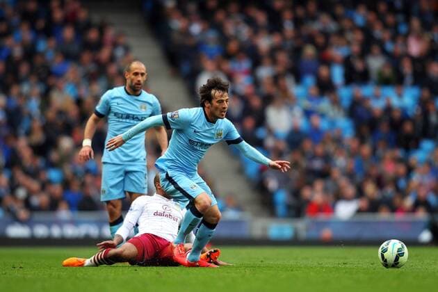 25.04.2015. Manchester, England. Barclays Premier League. Manchester City versus Aston Villa. David Silva of Manchester City skips over a tackle xPaulxKeevilx  ActionPlus11615709