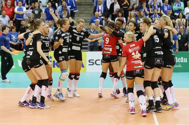 Stuttgart , Volleyball Bundesliga Finale Spiel 2 , Allianz MTV Stuttgart vs. Dresdner SC , Jubel Dresden