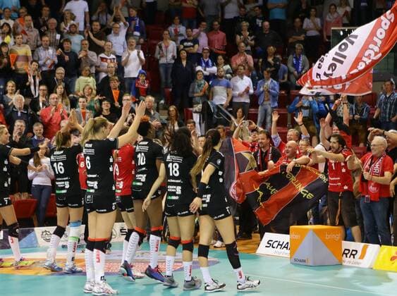 Stuttgart , Volleyball Bundesliga Finale Spiel 2 , Allianz MTV Stuttgart vs. Dresdner SC , Jubel Dresden