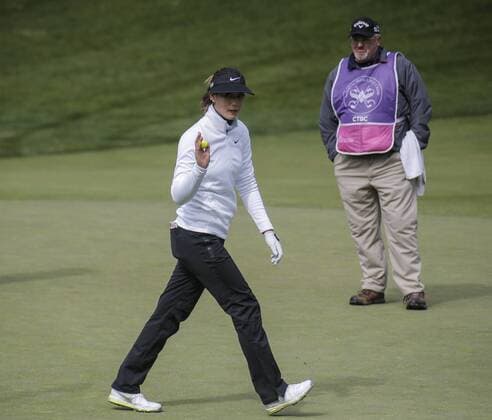 APR 25, 2015 San Francisco, CA : Michelle Wie after making the shot out of the sand Michelle grabs the ball and wave at the crowed during LPGA Golf Damen Swinging Skirts Classic at Lake Merced Golf Club San Francisco, CA LPGA Golf 2015: Swinging Skirts Classic Third Round APR 25 - ZUMAc04_