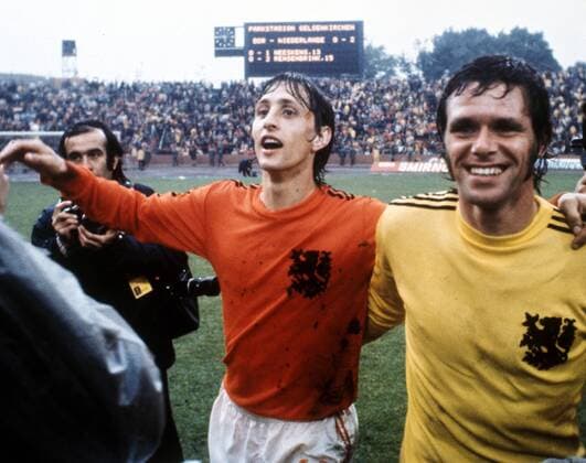 Johan Cruijff und Torwart Jan Jongloed (beide Niederlande) - Schlussjubel