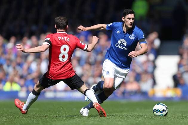 Gareth Barry of Everton skips past Juan Mata of Manchester United ManU - Everton vs. Manchester United - Barclay s Premier League - Goodison Park - Liverpool- 26 04 2015 Pic Philip Oldham Sportimage EDITORIAL USE ONLY. No use with unauthorised audio, video, data, fixture lists, club league logos or live services. Online in-match use limited to 120 images, no video emulation. No use in betting, games or single club league player publications.