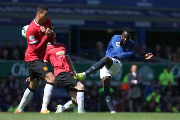 Romelu Lukaku of Everton fires a shot at goal - Everton vs. Manchester United ManU - Barclay s Premier League - Goodison Park - Liverpool- 26 04 2015 Pic Philip Oldham Sportimage EDITORIAL USE ONLY. No use with unauthorised audio, video, data, fixture lists, club league logos or live services. Online in-match use limited to 120 images, no video emulation. No use in betting, games or single club league player publications.