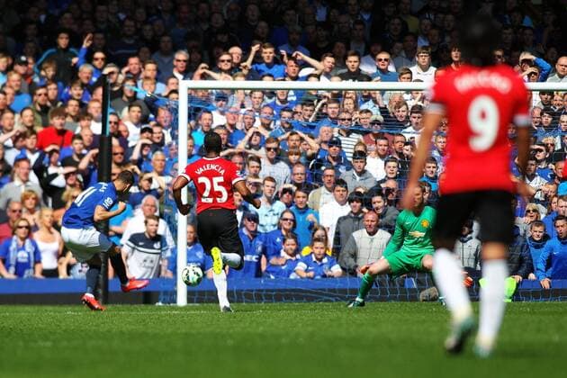26.04.2015. Liverpool, England. Barclays Premier League. Everton versus Manchester United ManU Kevin Mirallas of Everton scores his teams third goal past De Gea xPaulxKeevilx  ActionPlus11615961