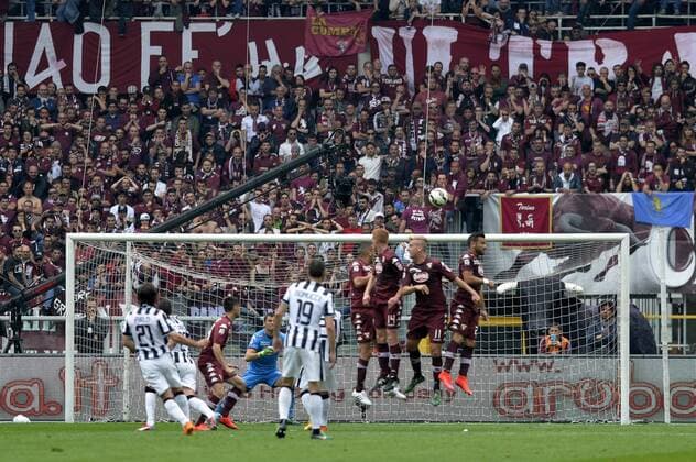Aktuell FuÃŸball, Italien, Serie A, FC Turin - Juventus Turin 26.04.2015. Turin, Italy. Serie A Football. Juventus versus Torino. Andrea Pirlo scores the first goal for Juventus from a free kick xPierpaoloxPiciuccox  ActionPlus11616008