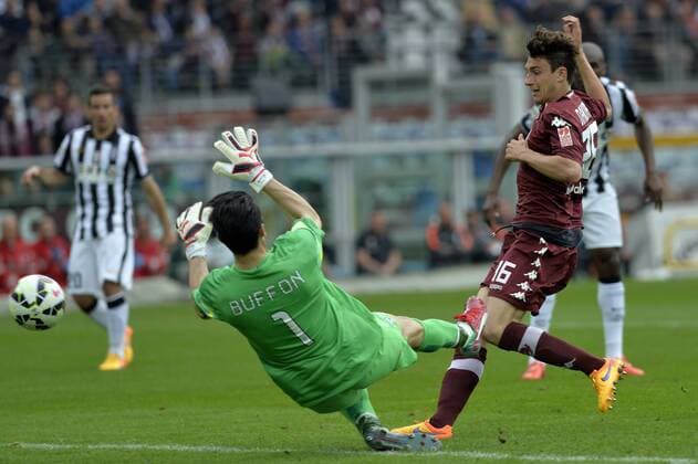 Aktuell FuÃŸball, Italien, Serie A, FC Turin - Juventus Turin 26.04.2015. Turin, Italy. Serie A Football. Juventus versus Torino. Matteo Darmian scores a goal for Torino and equalises 1-1 xPierpaoloxPiciuccox  ActionPlus11616011