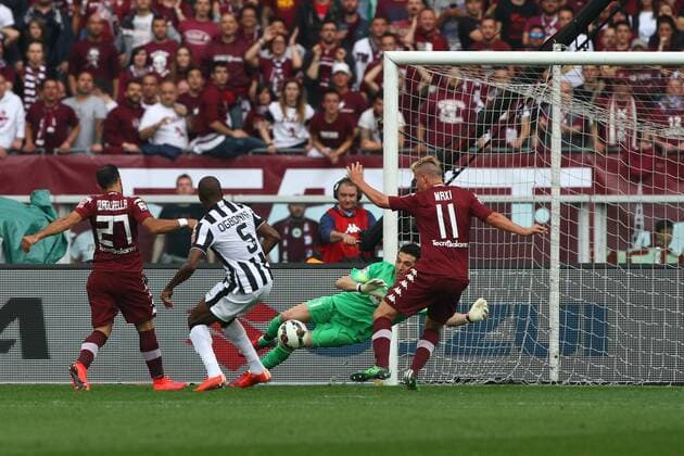 Aktuell Fußball, Italien, Serie A, FC Turin - Juventus Turin April 26, 2015 - Turin, Italy - Torino forward Fabio Quagliarella (27) scores his goal during the Serie A football match n.32 TORINO - JUVENTUS on 26 04 15 at the Stadio Olimpico in Turin, Italy. Copyright 2015 Matteo Bottanelli Torino FC v Juventus FC - Serie A  - ZUMAn230