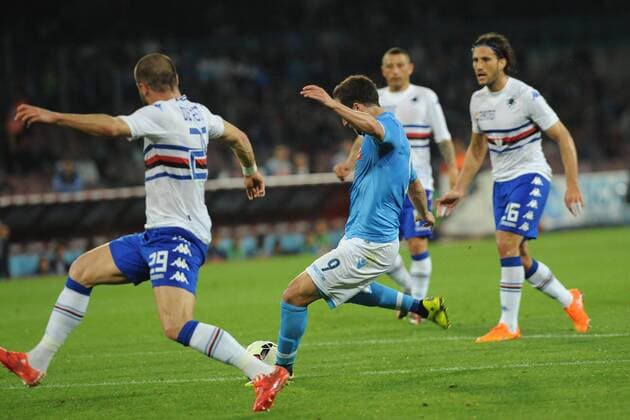 Aktuell Fußball, Italien, Serie A, SSC Neapel - Sampdoria Genua April 26, 2015 - Naples, Italy - goal Gonzalo Higuain of SSC Napoli during the italian Serie A football match between SSC Napoli and Sampdoria at San Paolo Stadium on August 29, 2013 in Naples,Italy. SSC Napoli and Sampdoria - Serie A  - ZUMAn230