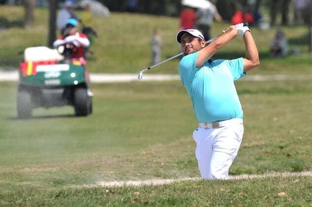 Aktuell Golf, China Open in Shanghai Alexander Levy of France hits from a bunker during the final round of the Volvo China Open tennis tournament 2015 in Shanghai, China, 26 April 2015. David Howell narrowly failed to win his first European Tour title since 2013 as he finished a shot adrift of China s Wu Ashun in the Volvo China Open. Wu, 29, finished on nine under after a final-round one-under 71 to secure a maiden European Tour title in Shanghai. Howell, 39, looked on course to force a play-off until he bogeyed the par-five 18th to finish with a level-par 72. Wu, who also plays on the Japan Tour, is the first Chinese player to win a European Tour event in his homeland. David Howell finishes second to home winner Wu Ashun at China Open  20150426_10204